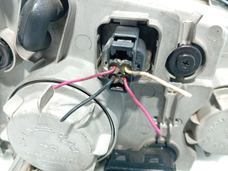 Recambio de faro izquierdo para kia carnival ii (gq) 2.9 crdi referencia OEM IAM 0K55251040B  