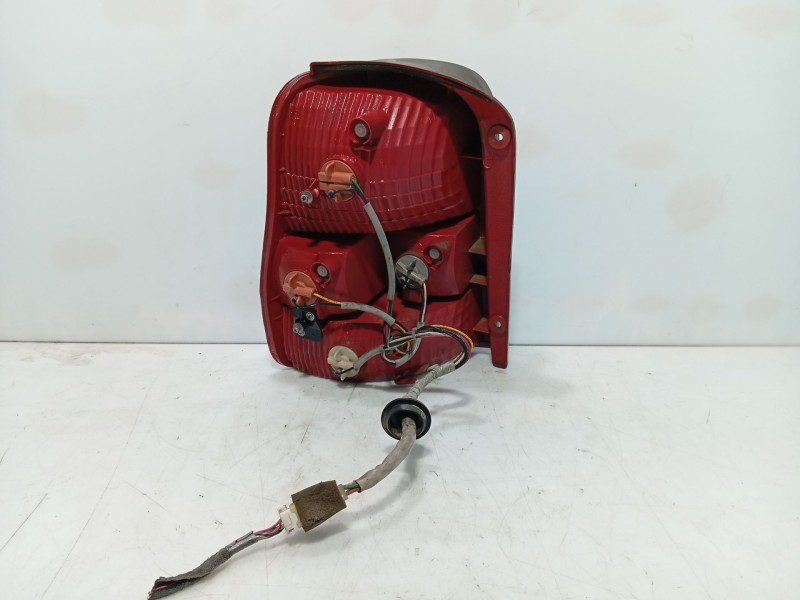 Recambio de piloto trasero derecho para kia carnival ii (gq) 2.9 crdi referencia OEM IAM 0K55A51150A  