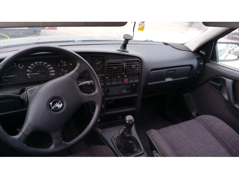 opel omega a (v87) del año 1992