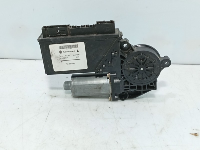 Recambio de motor elevalunas trasero derecho para volkswagen touareg (7la) 2.5 tdi referencia OEM IAM   