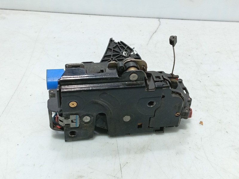 Recambio de cerradura puerta trasera izquierda para volkswagen touareg (7la) 2.5 tdi referencia OEM IAM   