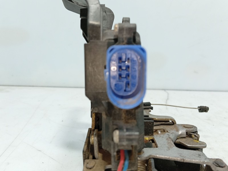 Recambio de cerradura puerta trasera izquierda para volkswagen touareg (7la) 2.5 tdi referencia OEM IAM   