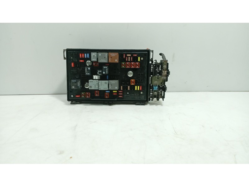 Recambio de caja reles / fusibles para opel astra j (p10) 1.6 (68) referencia OEM IAM 13318779  