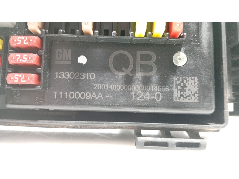Recambio de caja reles / fusibles para opel astra j (p10) 1.6 (68) referencia OEM IAM 13318779  