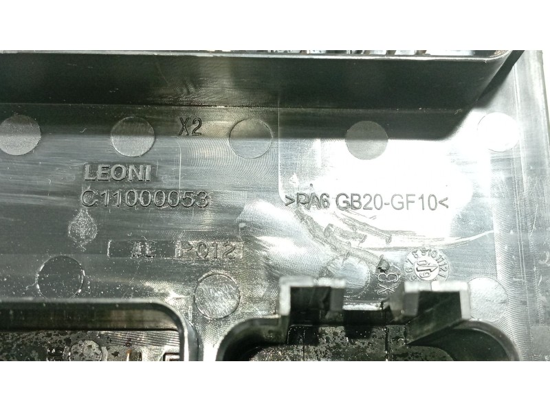 Recambio de caja reles / fusibles para opel astra j (p10) 1.6 (68) referencia OEM IAM 13318779  