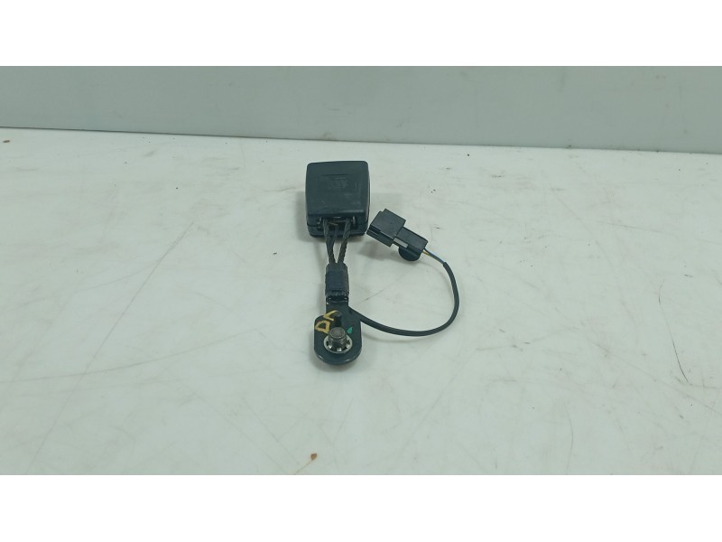 Recambio de anclaje cinturon trasero derecho para opel astra j (p10) 1.6 (68) referencia OEM IAM   