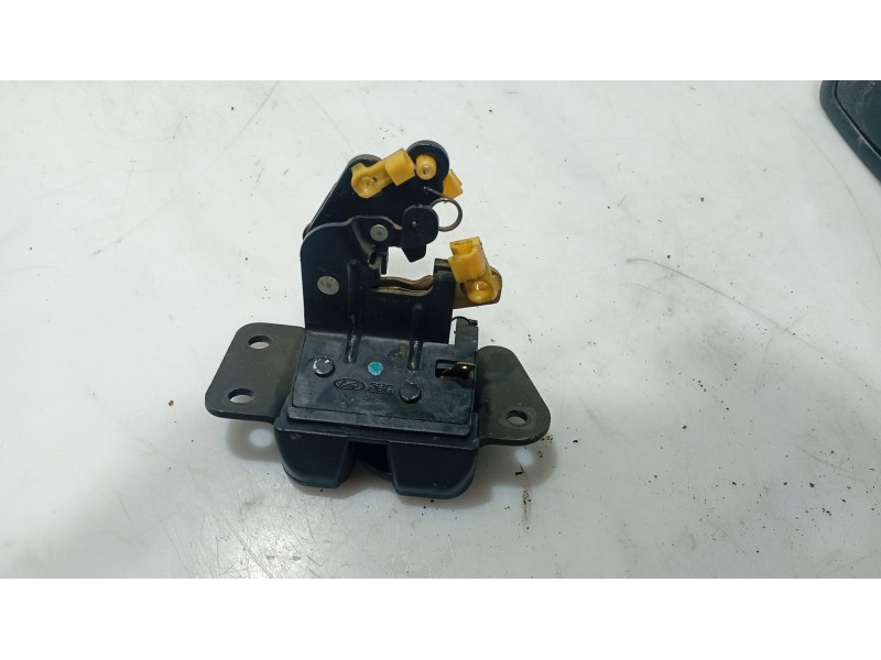 Recambio de cerradura maletero / porton para hyundai matrix (fc) 1.5 crdi referencia OEM IAM 8123017030  