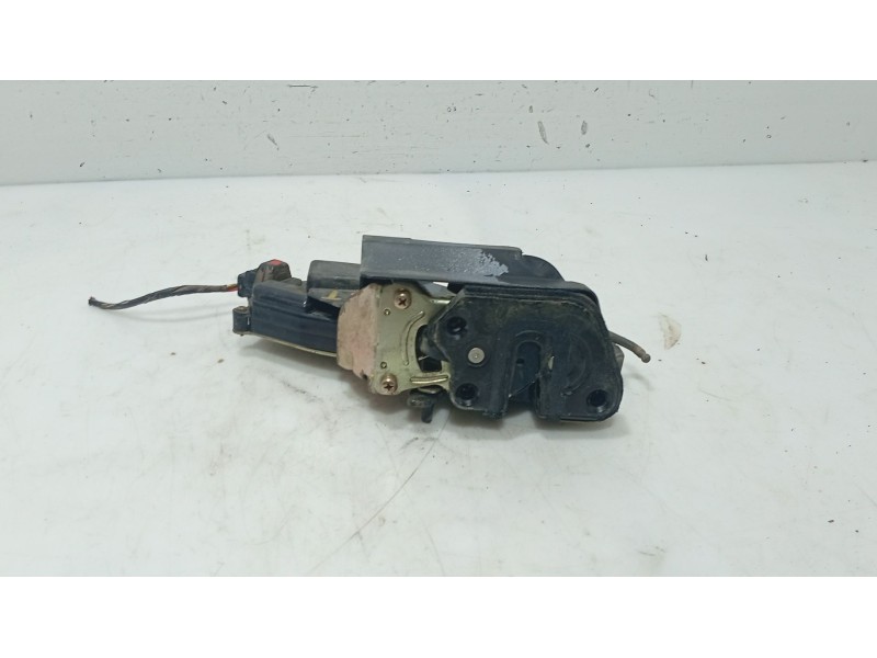 Recambio de cerradura puerta trasera izquierda para hyundai matrix (fc) 1.5 crdi referencia OEM IAM 8141017101  