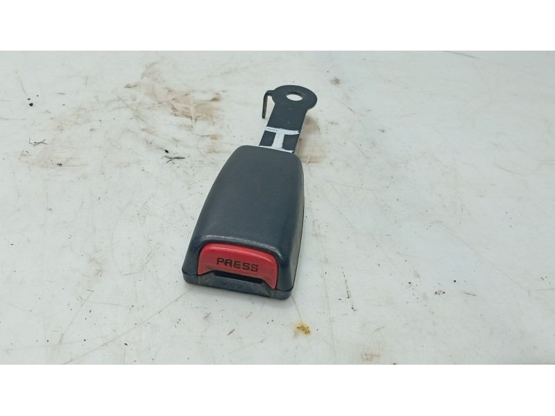 Recambio de anclaje cinturon delantero izquierdo para hyundai matrix (fc) 1.5 crdi referencia OEM IAM   