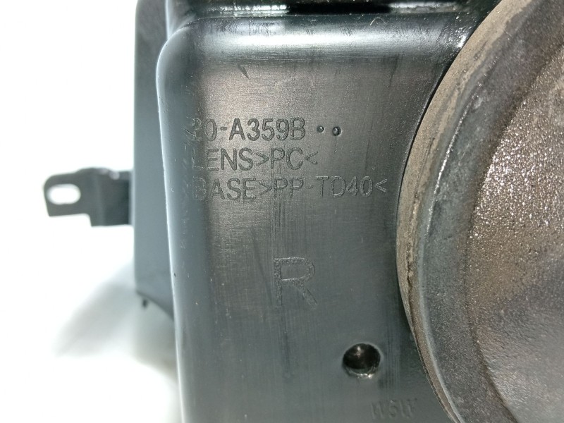 Recambio de faro derecho para ford fusion (ju_) 1.4 referencia OEM IAM 1526782  