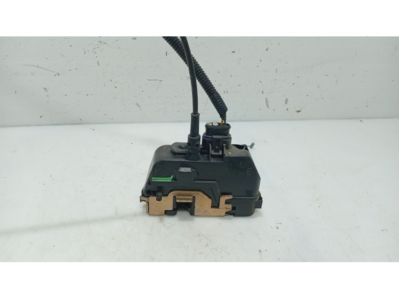 Recambio de cerradura puerta trasera derecha para nissan primera hatchback (p12) 1.6 referencia OEM IAM   