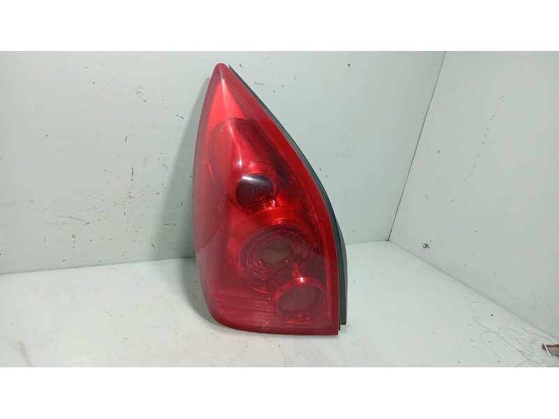 Recambio de piloto trasero izquierdo para nissan primera hatchback (p12) 1.6 referencia OEM IAM   