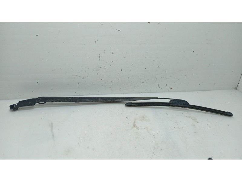 Recambio de brazo limpia delantero derecho para nissan primera hatchback (p12) 1.6 referencia OEM IAM   