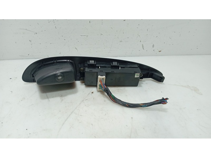 Recambio de mando elevalunas delantero izquierdo para nissan primera hatchback (p12) 1.6 referencia OEM IAM   