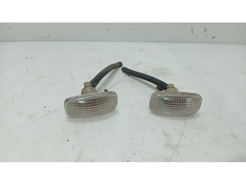 Recambio de piloto lateral izquierdo para nissan primera hatchback (p12) 1.6 referencia OEM IAM   