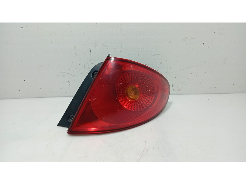 Recambio de piloto trasero derecho para seat toledo iii (5p2) 1.6 referencia OEM IAM 5P5945112A9B9  