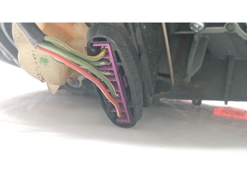 Recambio de piloto trasero derecho para toyota yaris (_p1_) 1.3 (scp12_, scp13_) referencia OEM IAM 815500D010  