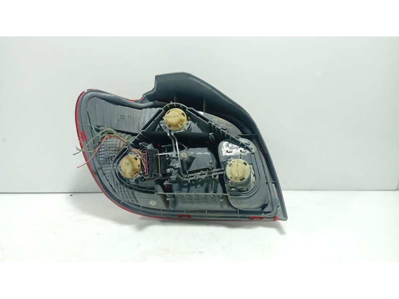 Recambio de piloto trasero derecho para toyota yaris (_p1_) 1.3 (scp12_, scp13_) referencia OEM IAM 815500D010  