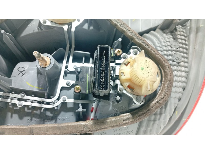 Recambio de piloto trasero izquierdo para toyota yaris (_p1_) 1.3 (scp12_, scp13_) referencia OEM IAM 815600D010  