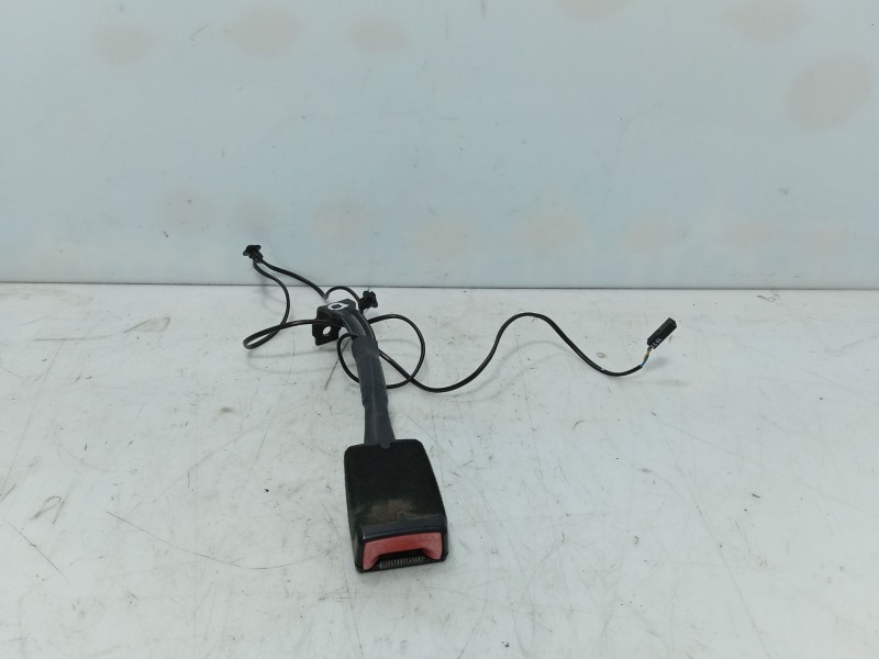 Recambio de anclaje cinturon delantero izquierdo para volkswagen passat b7 (362) 2.0 tdi referencia OEM IAM   