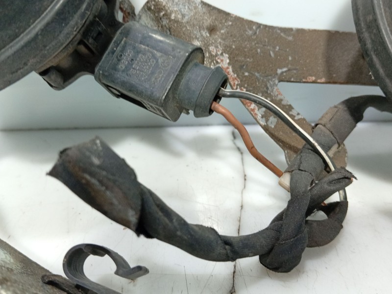 Recambio de claxon para volkswagen passat b7 (362) 2.0 tdi referencia OEM IAM 3AA951223B / 3AA951221B  