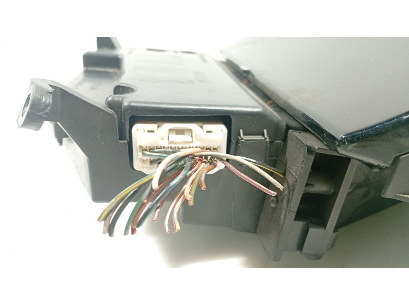 Recambio de cuadro instrumentos para toyota yaris (_p1_) 1.3 (scp12_, scp13_) referencia OEM IAM 553030D010B1  