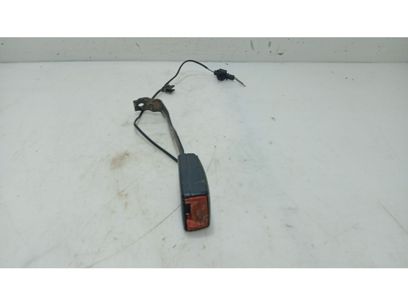 Recambio de anclaje cinturon delantero izquierdo para seat toledo iii (5p2) 1.6 referencia OEM IAM   