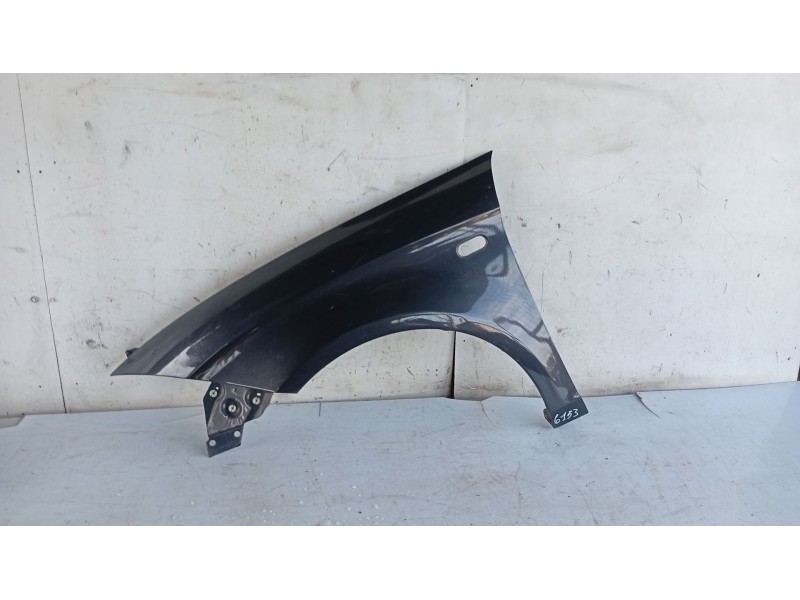 Recambio de aleta delantera izquierda para seat toledo iii (5p2) 1.6 referencia OEM IAM 5P0821021A  