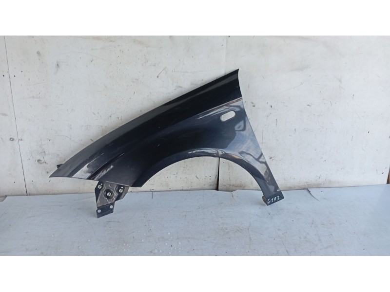 Recambio de aleta delantera izquierda para seat toledo iii (5p2) 1.6 referencia OEM IAM 5P0821021A  