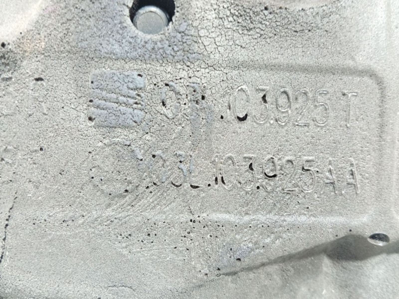 Recambio de tapa motor para volkswagen passat b7 (362) 2.0 tdi referencia OEM IAM   