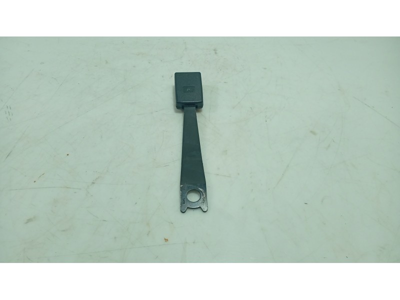 Recambio de anclaje cinturon delantero derecho para toyota yaris (_p1_) 1.3 (scp12_, scp13_) referencia OEM IAM   