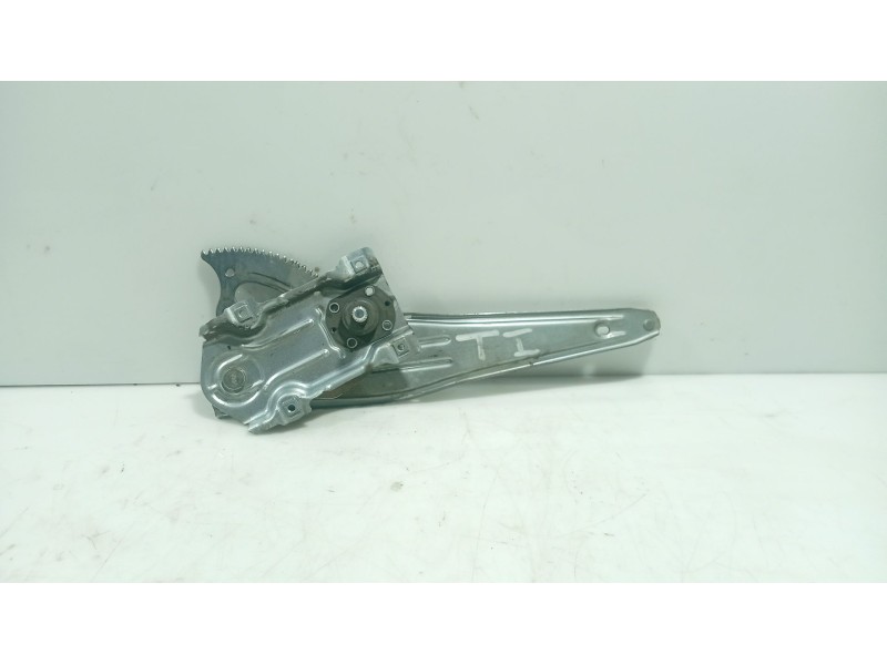 Recambio de elevalunas trasero izquierdo para toyota yaris (_p1_) 1.3 (scp12_, scp13_) referencia OEM IAM 698400D010  