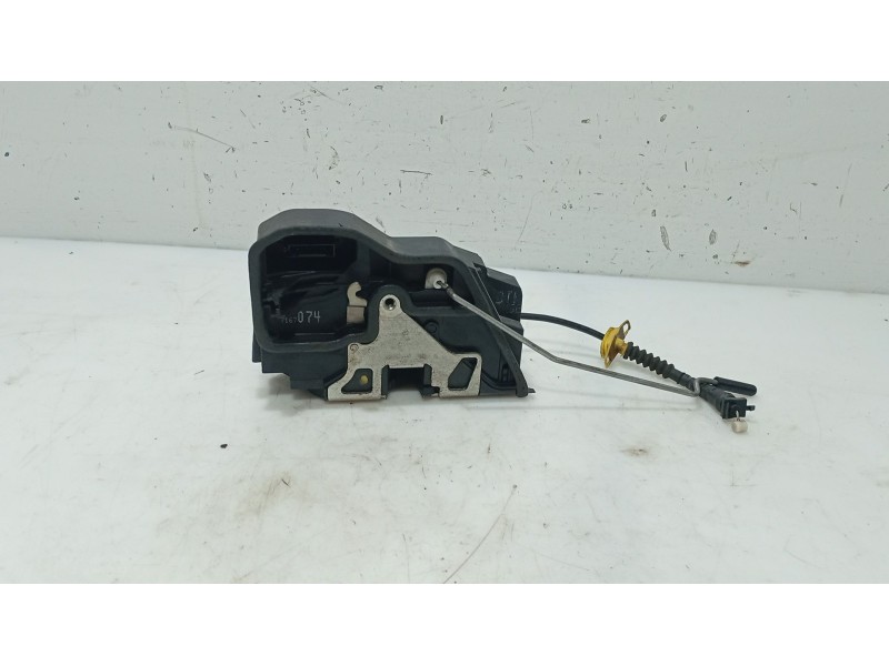 Recambio de cerradura puerta delantera derecha para bmw 5 (e60) 525 d referencia OEM IAM 51217202146 / 51247840617  