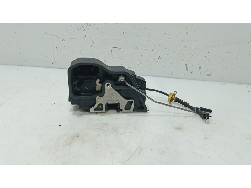 Recambio de cerradura puerta delantera derecha para bmw 5 (e60) 525 d referencia OEM IAM 51217202146 / 51247840617  