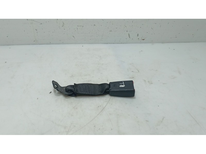 Recambio de anclaje cinturon trasero izquierdo para bmw 5 (e60) 525 d referencia OEM IAM   