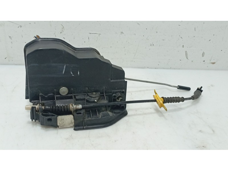 Recambio de cerradura puerta delantera izquierda para bmw 5 (e60) 525 d referencia OEM IAM 51217202143  