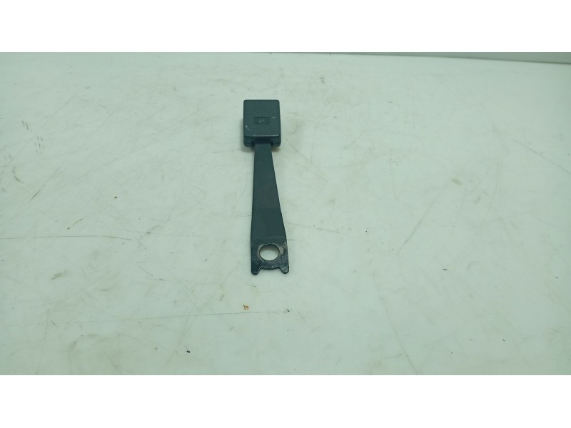 Recambio de anclaje cinturon delantero izquierdo para toyota yaris (_p1_) 1.3 (scp12_, scp13_) referencia OEM IAM   