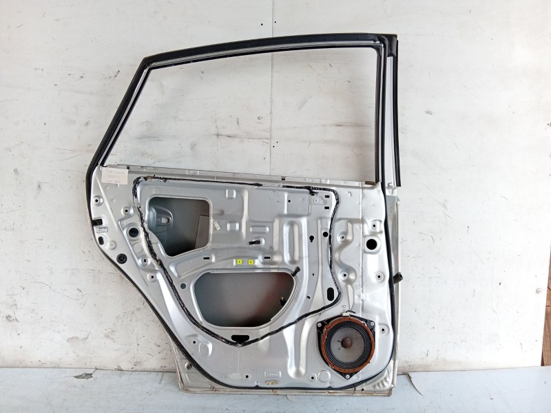 Recambio de puerta trasera izquierda para toyota avensis (_t25_) 1.8 (zzt251_) referencia OEM IAM 6700405110  