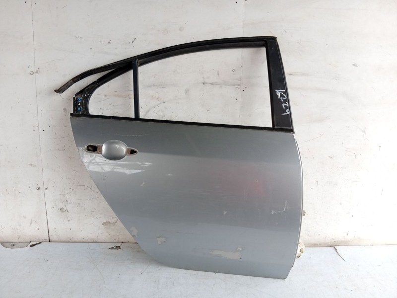 Recambio de puerta trasera derecha para nissan primera hatchback (p12) 1.6 referencia OEM IAM   