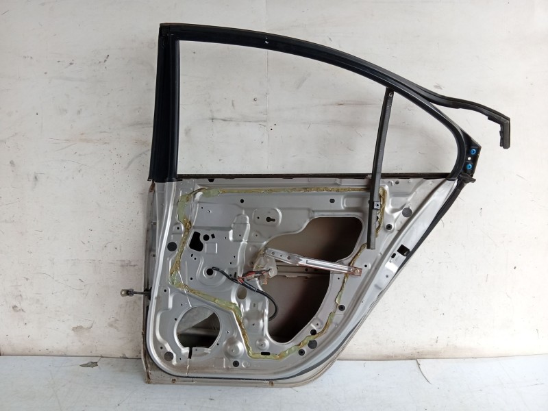 Recambio de puerta trasera derecha para nissan primera hatchback (p12) 1.6 referencia OEM IAM   