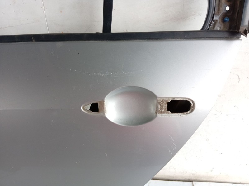 Recambio de puerta trasera izquierda para nissan primera hatchback (p12) 1.6 referencia OEM IAM   