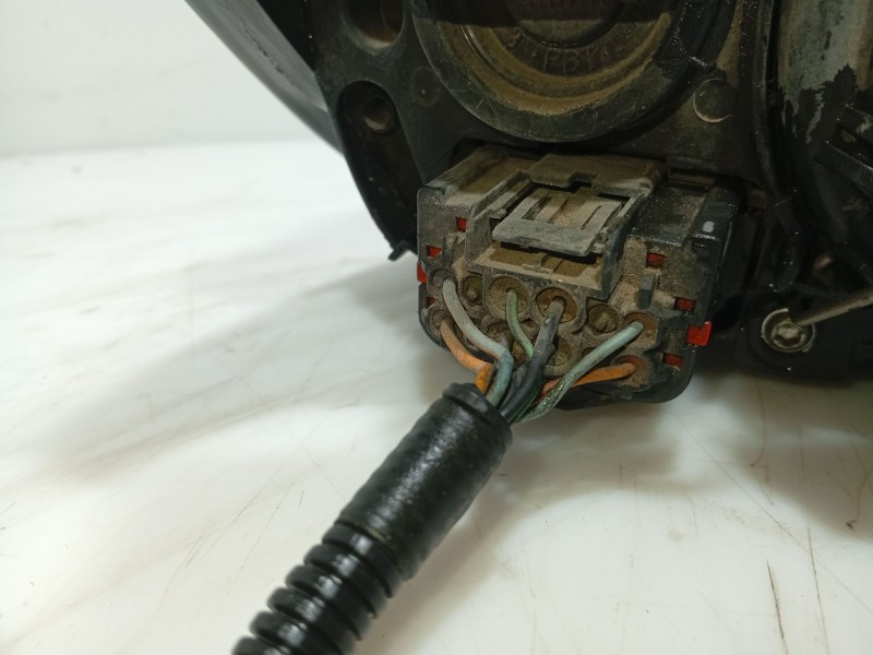 Recambio de faro izquierdo para volvo v50 (545) 2.0 d referencia OEM IAM 31335221  