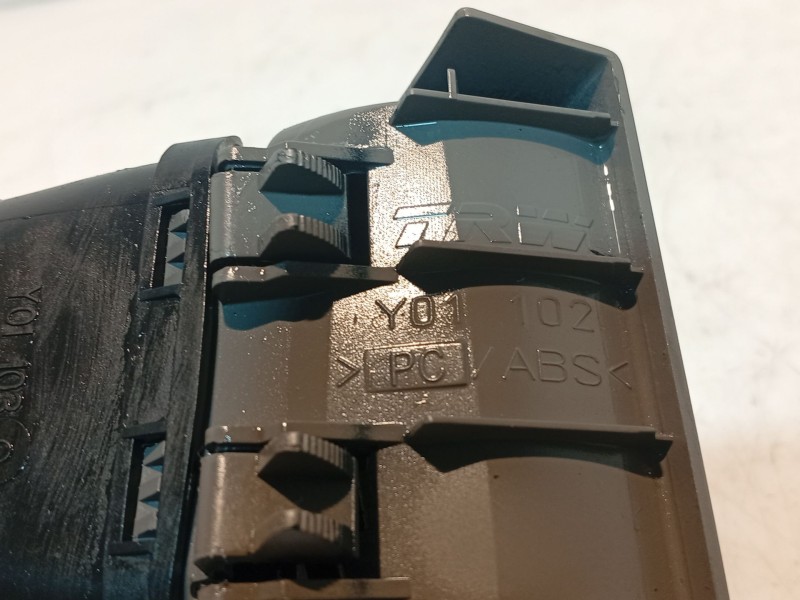 Recambio de aireador lateral derecho para volvo v50 (545) 2.0 d referencia OEM IAM   