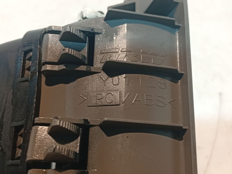 Recambio de aireador lateral izquierdo para volvo v50 (545) 2.0 d referencia OEM IAM   