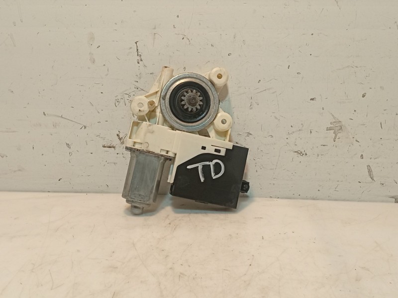 Recambio de motor elevalunas trasero derecho para volvo v50 (545) 2.0 d referencia OEM IAM   