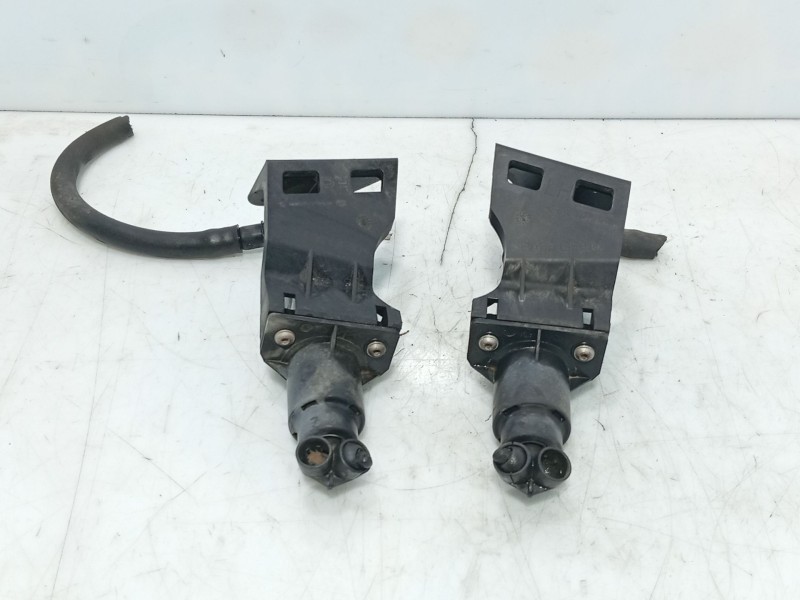 Recambio de eyector lavaparab para mercedes-benz clase m (w164) ml 280 cdi 4-matic (164.120) referencia OEM IAM   