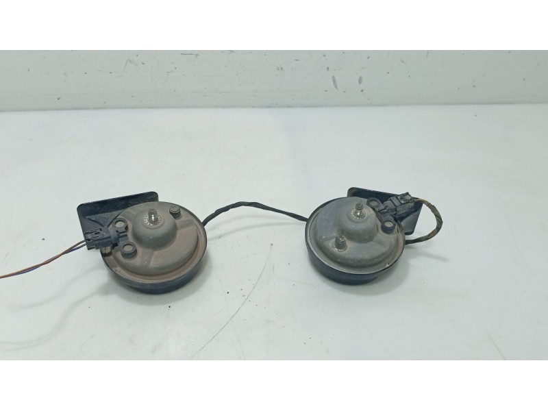 Recambio de claxon para bmw 5 (e60) 525 d referencia OEM IAM 61336935987  