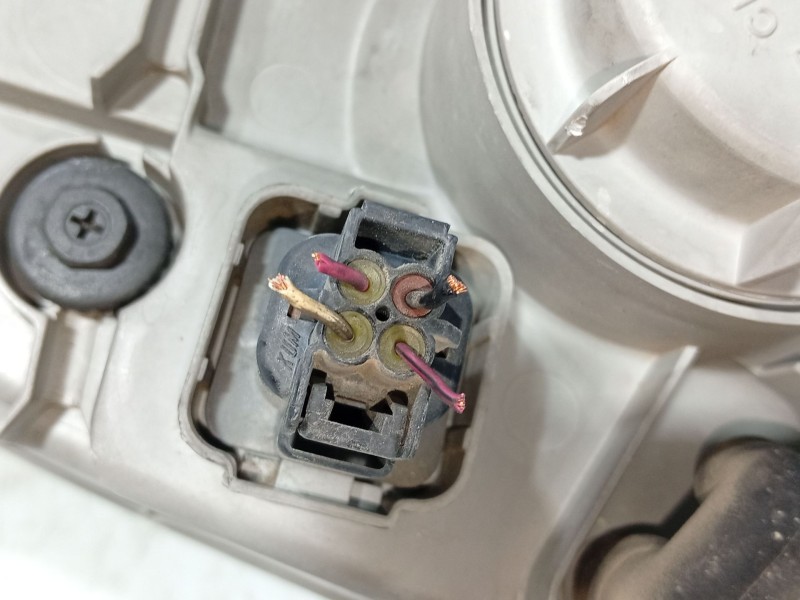 Recambio de faro izquierdo para kia carnival ii (gq) 2.9 crdi referencia OEM IAM 0K55251040B  