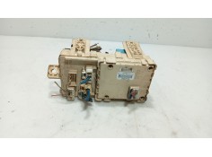 Recambio de caja reles / fusibles para toyota avensis sedán (_t25_) 2.0 d-4d (cdt250_) referencia OEM IAM 8274120060   2