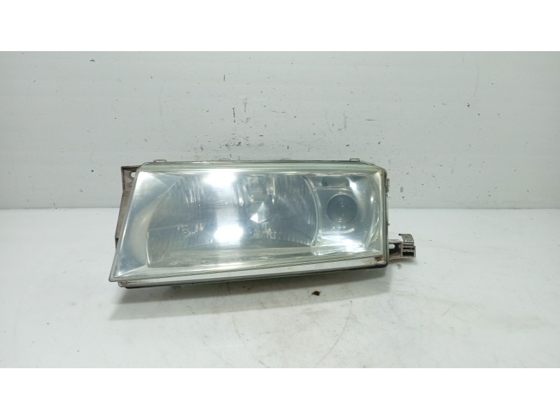 Recambio de faro izquierdo para skoda octavia i (1u2) 1.9 tdi referencia OEM IAM 1U1941017A  